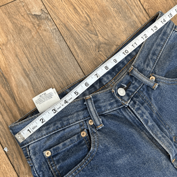 Levis Vinyl Flame 550 Jeans Rigid Denim Woman’s Size 29 Modified Cropped - Picture 4 of 13